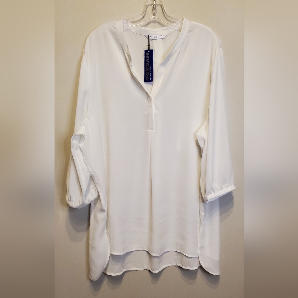 284. NWT - Peter Nygard Woman Tunic Blouse